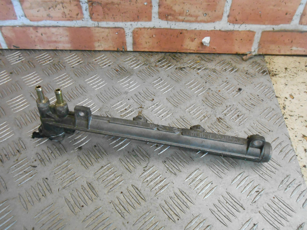 VOLKSWAGEN VW GOLF MK4 2000 1.4 16V PETROL INJECTOR RAIL 036133319B