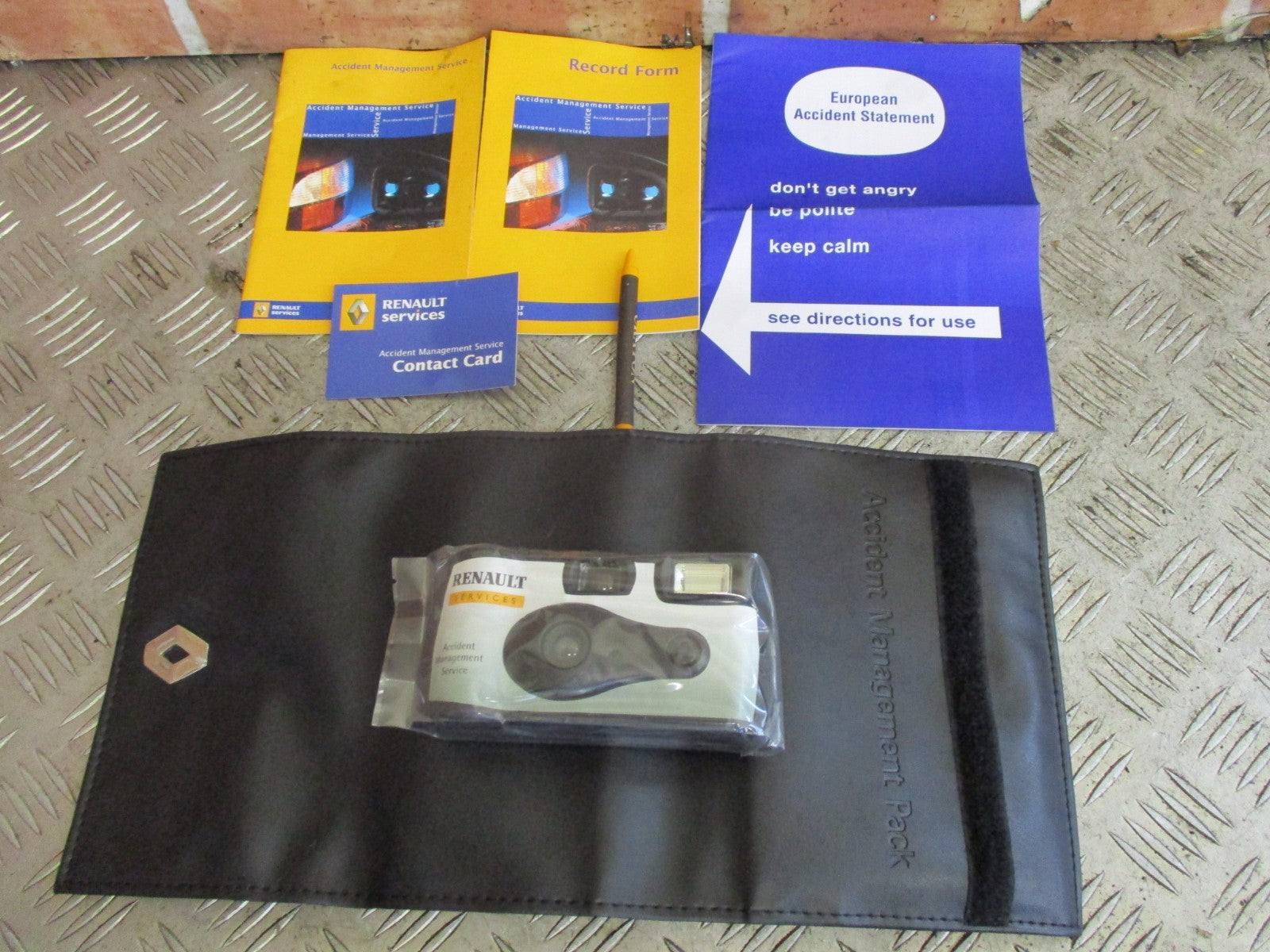 RENAULT ACCIDENT STATEMENT CAMERA RECORD FORM BLACK POUCH WALLET PACK SET KIT