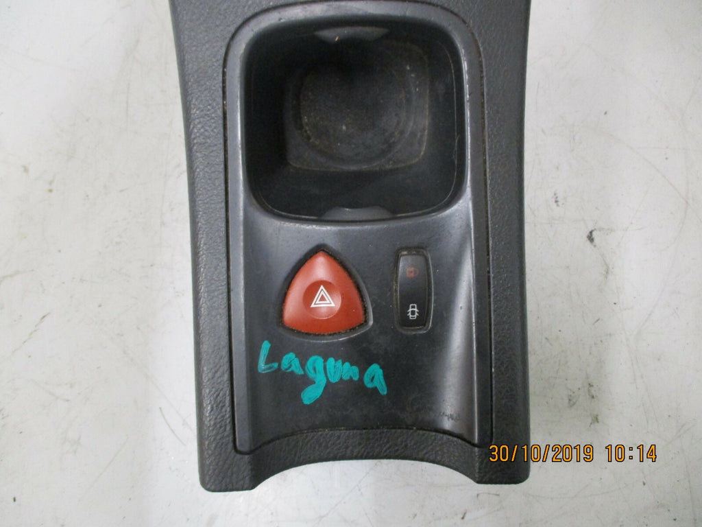 RENAULT LAGUNA MK2 2005 GEARSTICK CENTRE SURROUND TRIM HAZARD SWITCH 8200285197