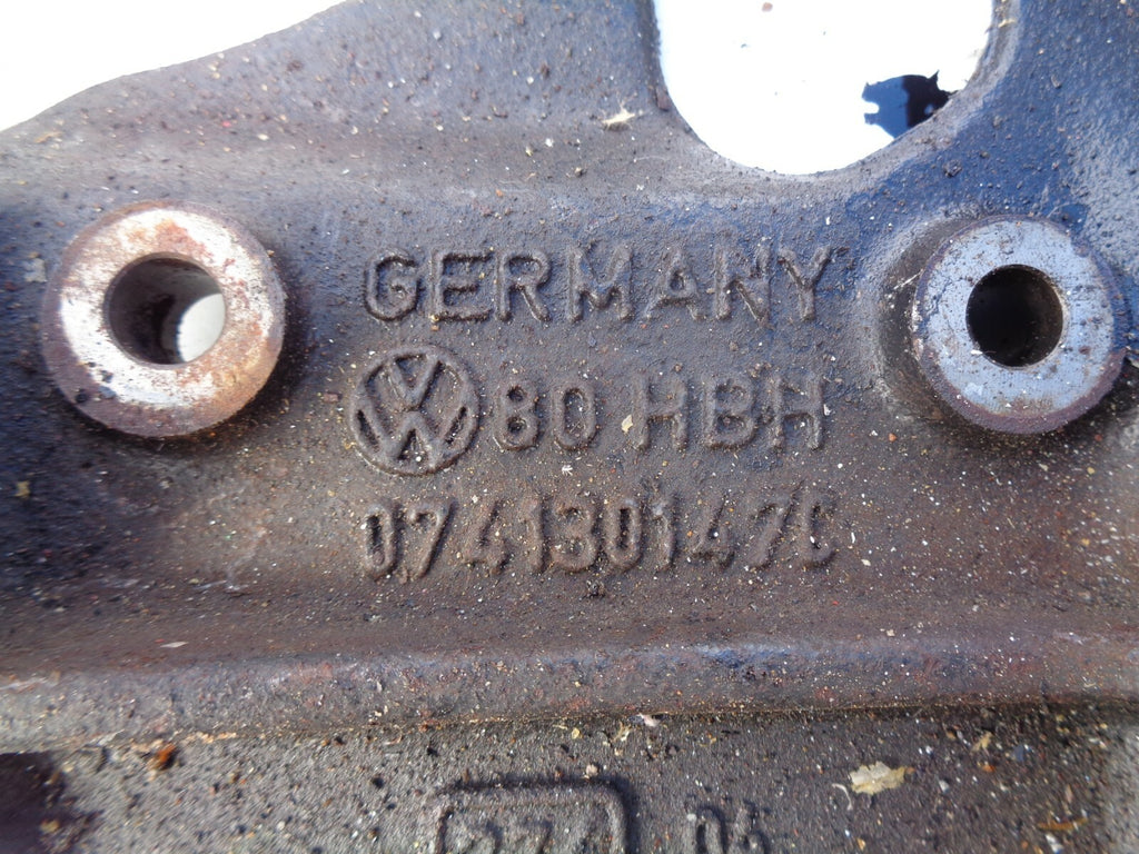 VW LT35 TRANSPORTER T4 2.5 TDI 19962006 ENGINE MOUNT SUPPORT BRACKET 074130147C