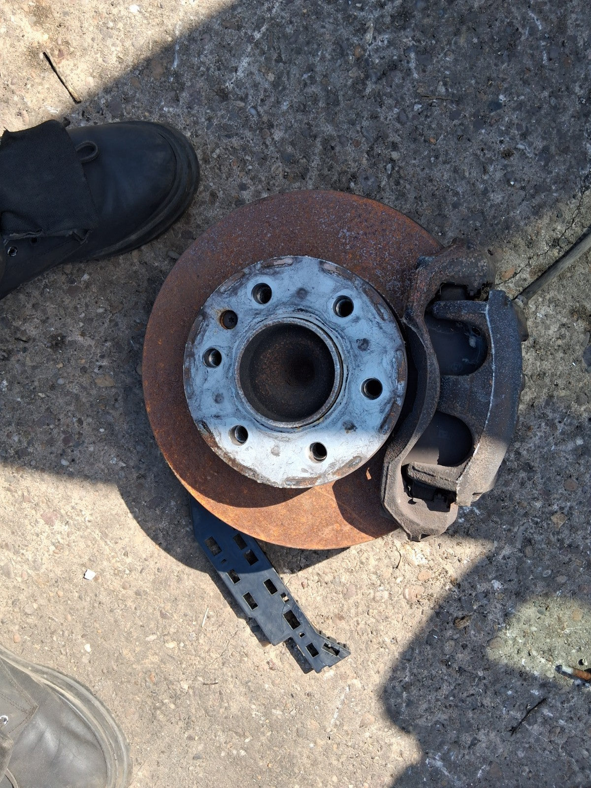 2018 MERCEDES BENZ SPRINTER W907 NSF PASSENGER FRONT LEFT HUB BRAKE CALIPER