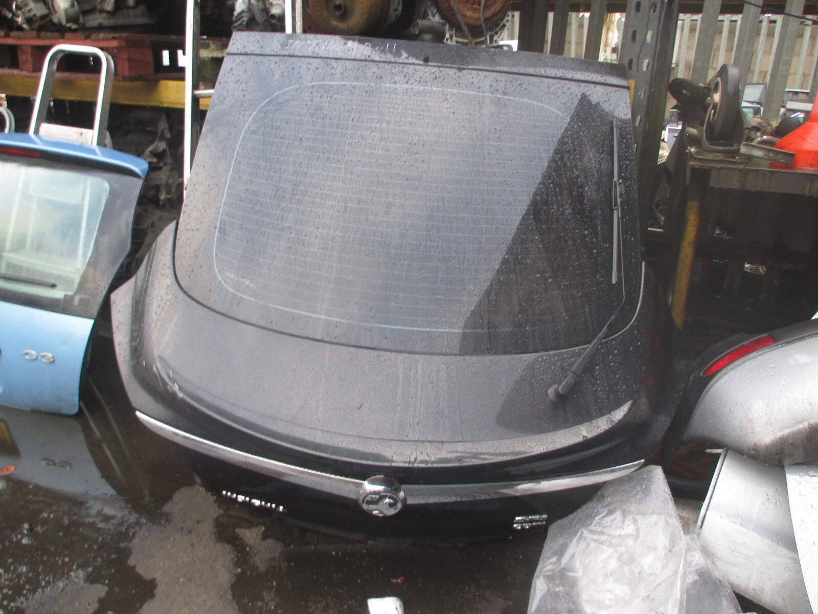 VAUXHALL INSIGNIA MK1 2011 REAR COMPLETE TAILGATE BOOTLID  BLACK