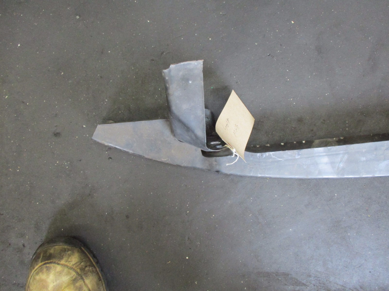 VOLKSWAGEN VW GOLF MK5 2006 LOWER FRONT BUMPER REINFORCEMENT BAR
