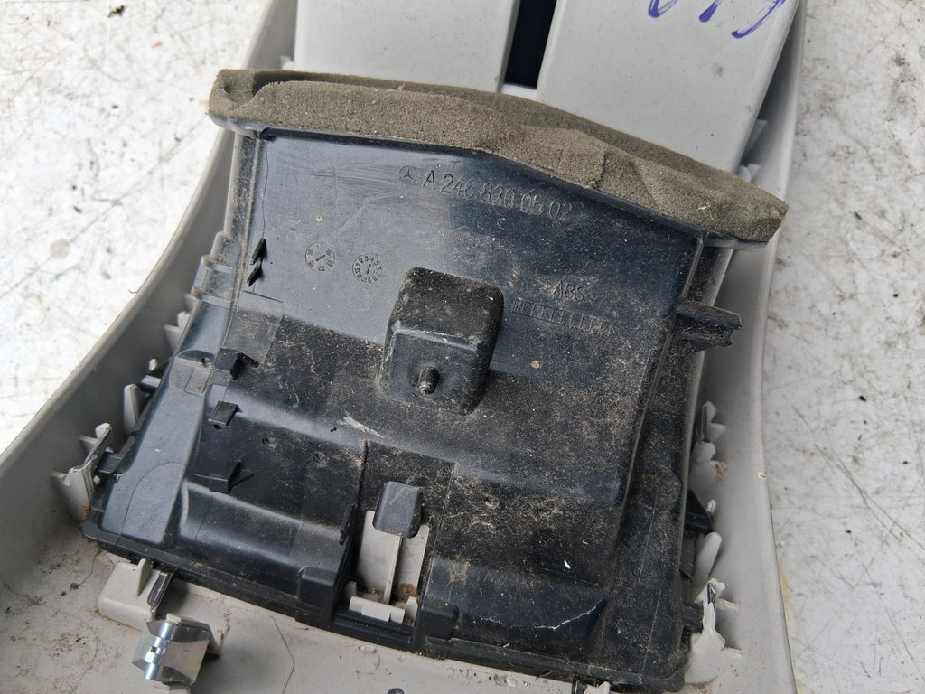 2016 MERCEDES BENZ CLA C117 REAR CENTER CONSOLE BOTH AIRVENTS A2468300502