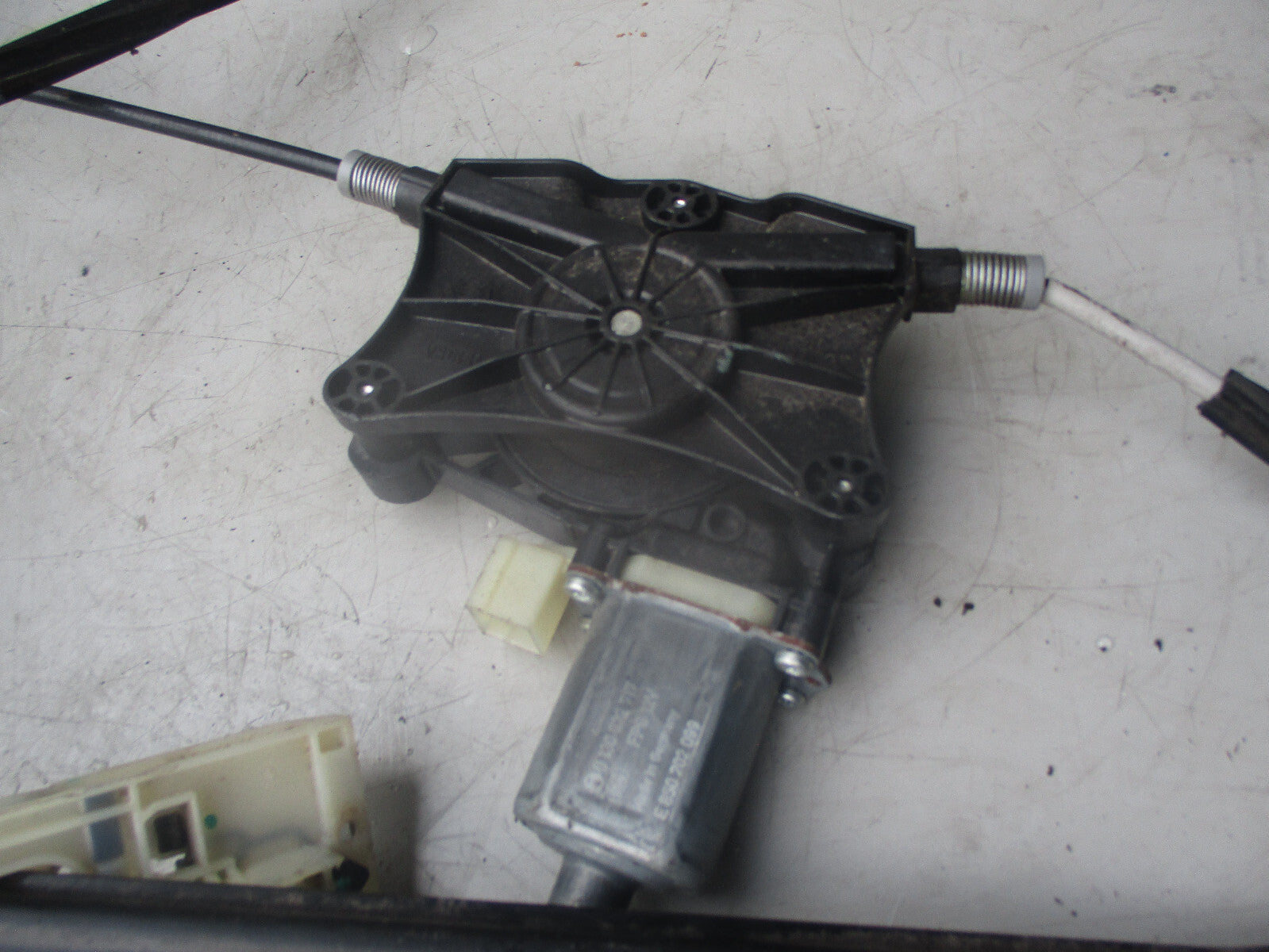 VW TIGUAN MK2 2016 NSF PASSENGER SIDE FRONT WINDOW REGULATOR & MOTOR 5Q0959801