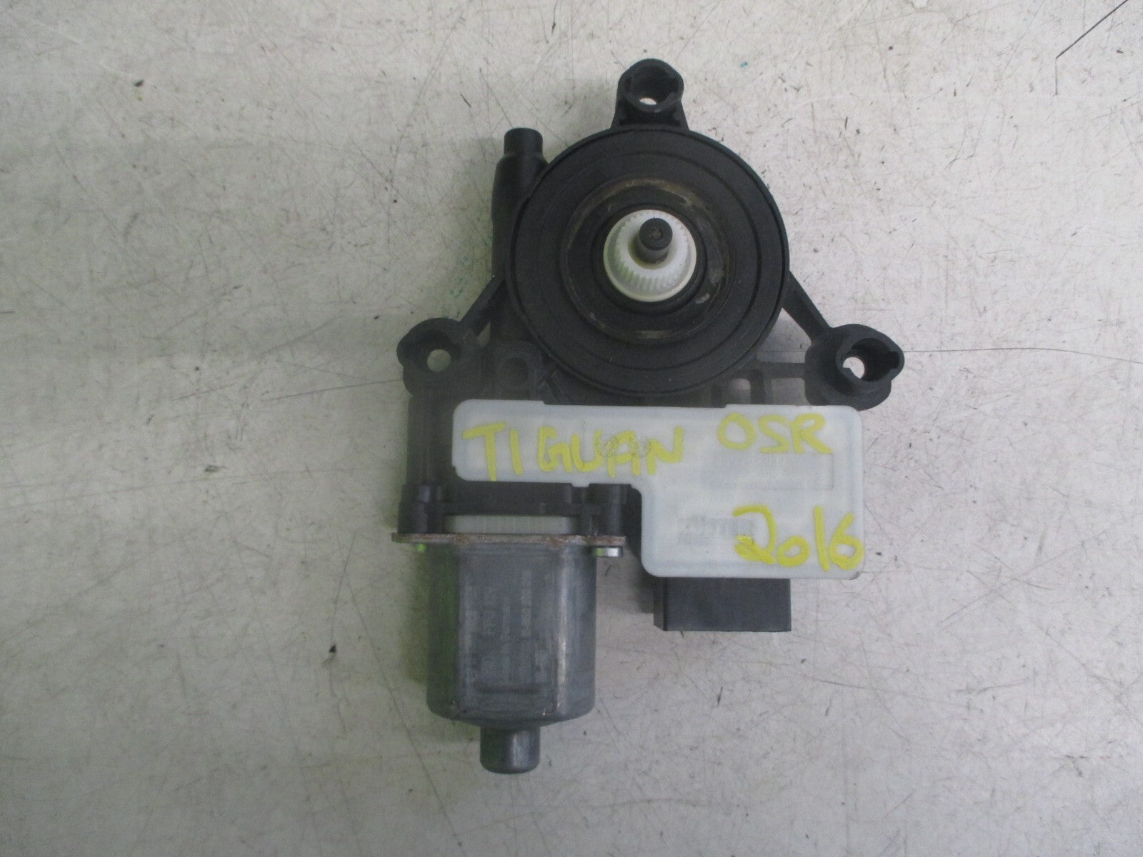 VW VOLKSWAGEN TIGUAN MK2 2016 OSR DRIVER SIDE REAR WINDOW MOTOR 5Q0959812A