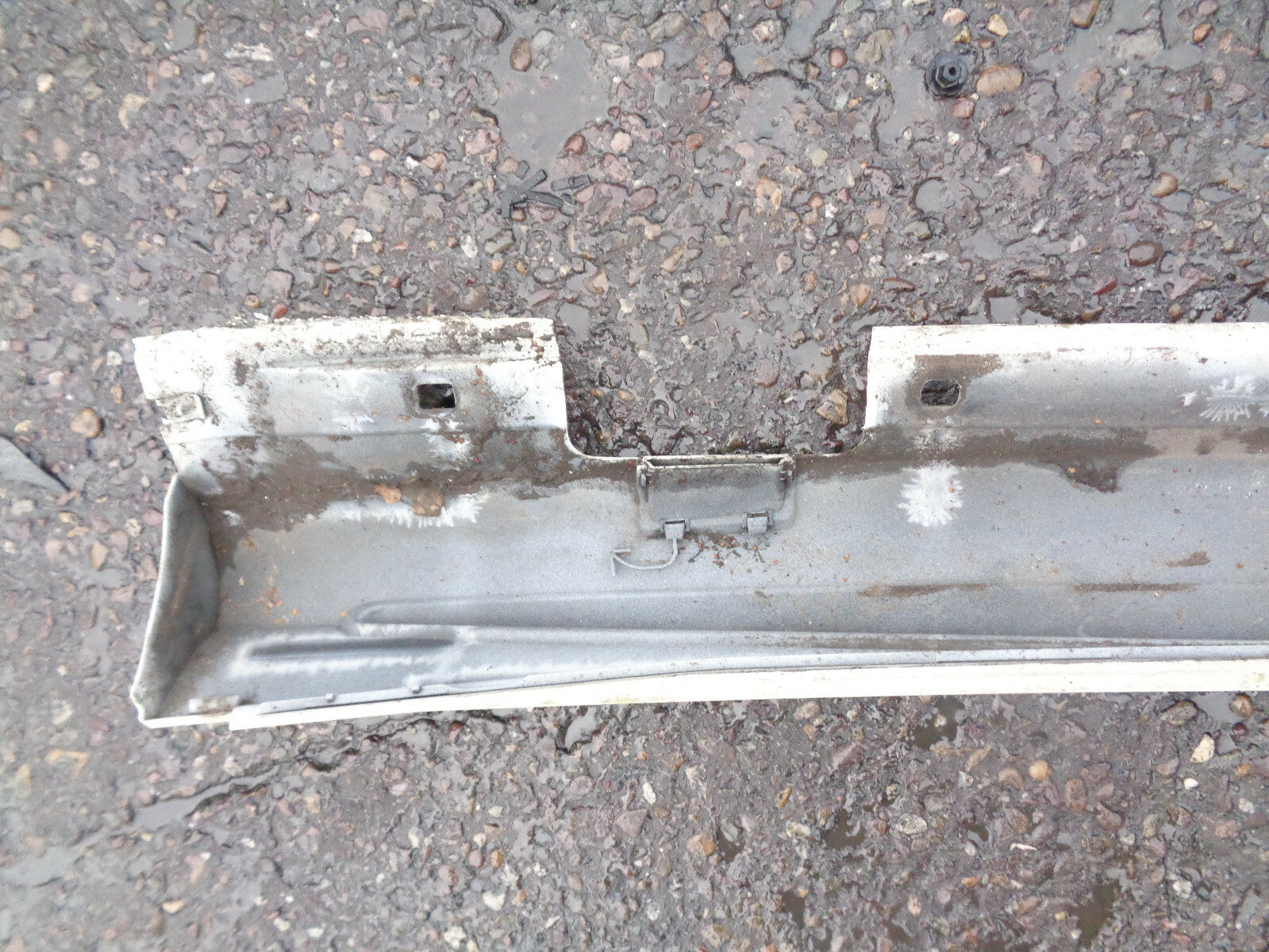 MERCEDES A CLASS A180 2017 5 DOOR OS DRIVER SIDE SKIRT PLASTIC TRIM WHITE DAMAGE