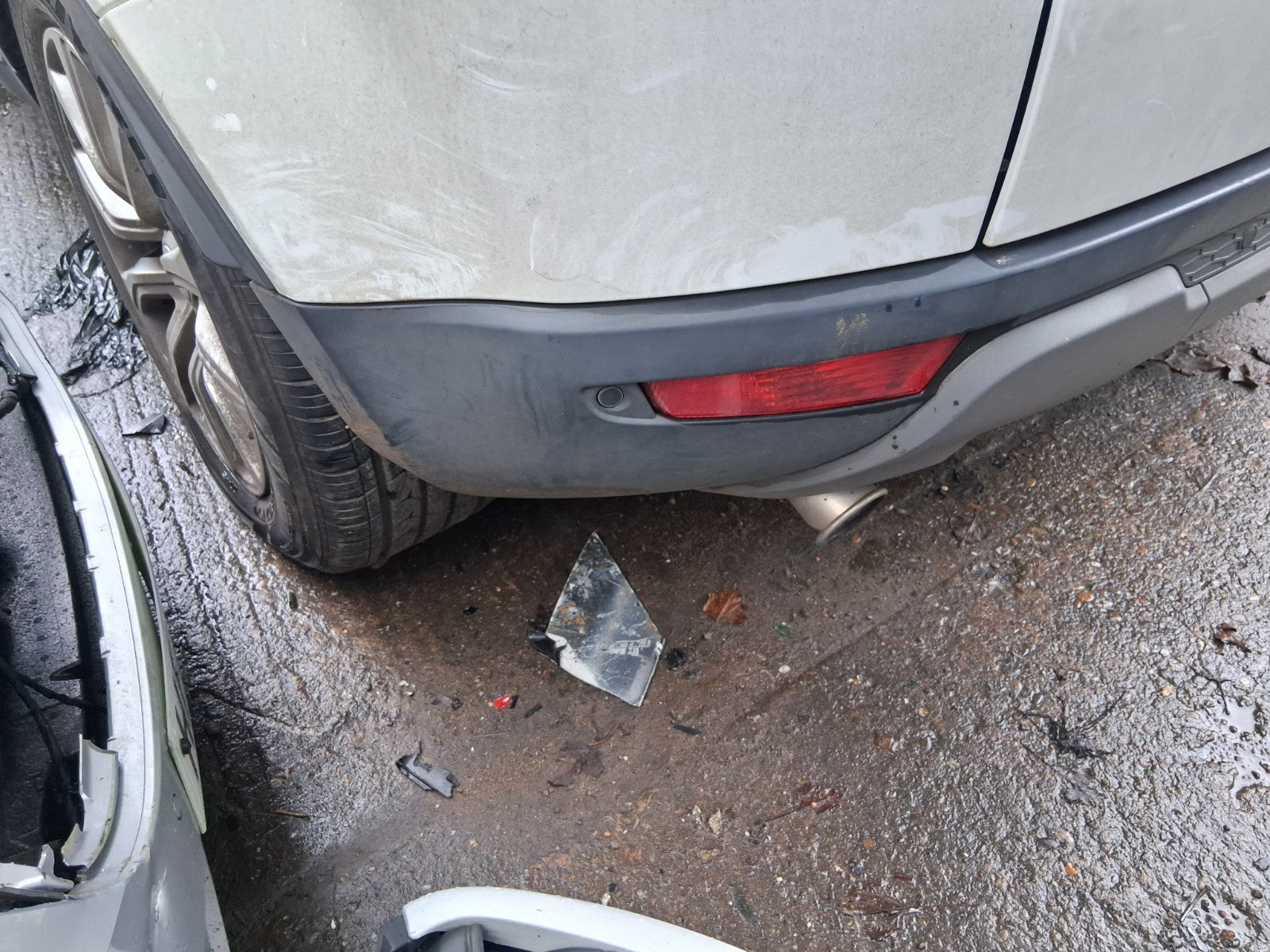2015 RANGE ROVER EVOQUE L538 COMPLETE REAR BUMPER WITH PDC SENSORS