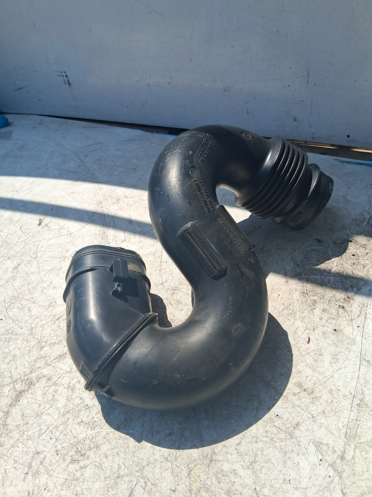 2015 VAUXHALL VIVARO AIR INTAKE PIPE HOSE 93451665