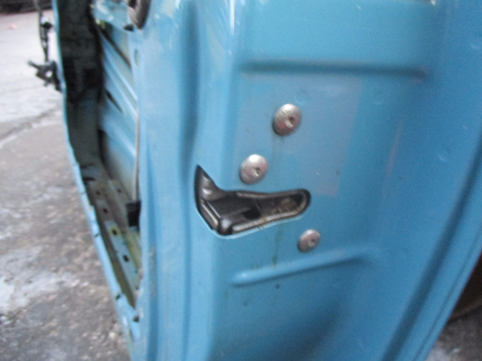 BMW MINI R56 2007 OS DRIVER BARE DOOR SHELL PANEL EXTERIOR HANDLE A74/5 BLUE