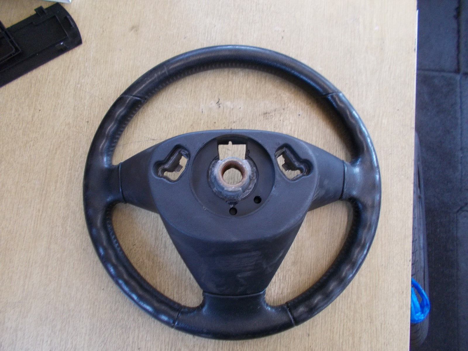 1993 SAAB BLACK LEATHER STEREO CONTROL STEERING WHEEL. NO AIRBAG. GM 12796742
