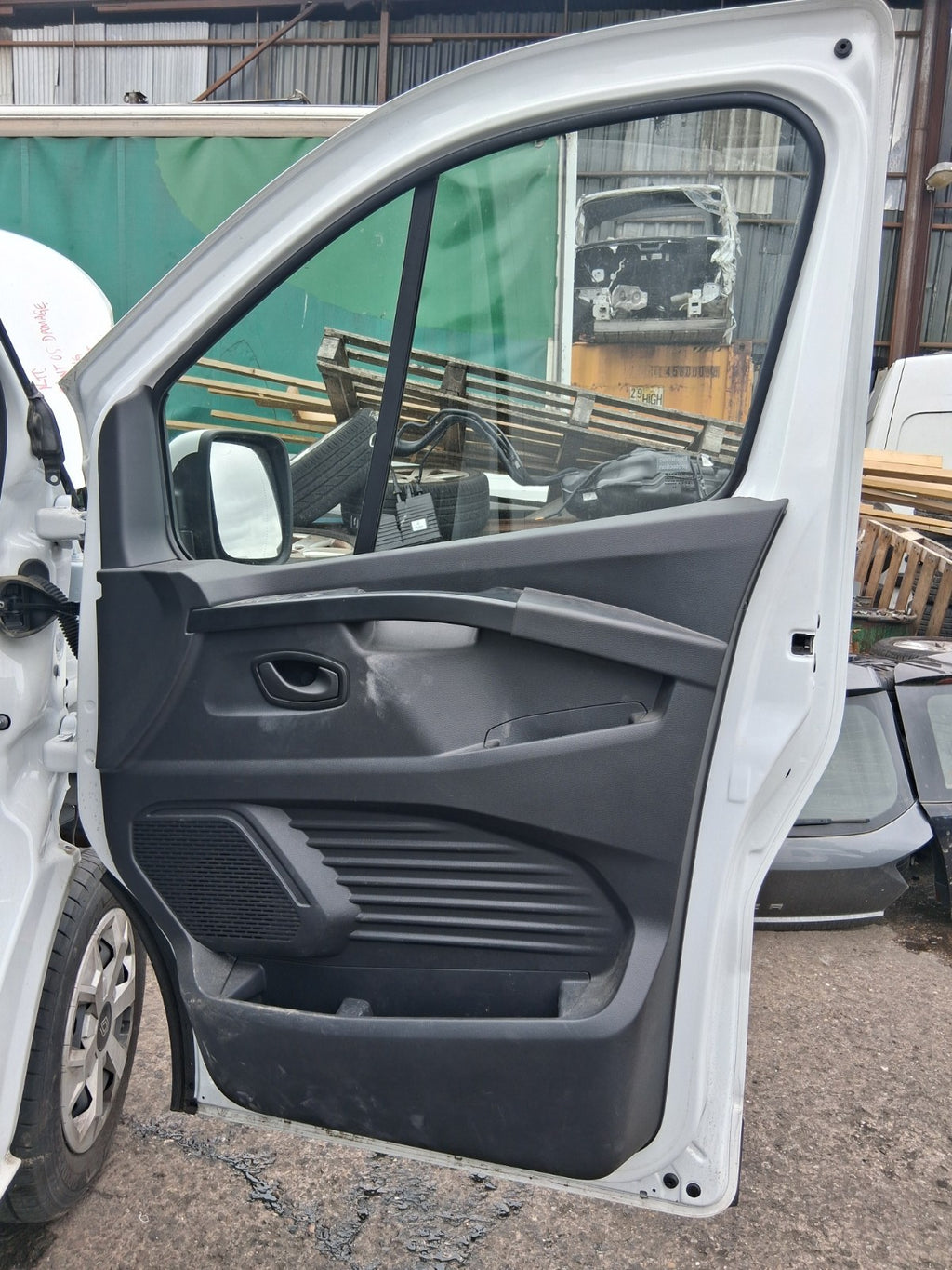 2024 RENAULT TRAFIC X82 MK3 OS DRIVER SIDE FRONT DOOR CARD PANEL