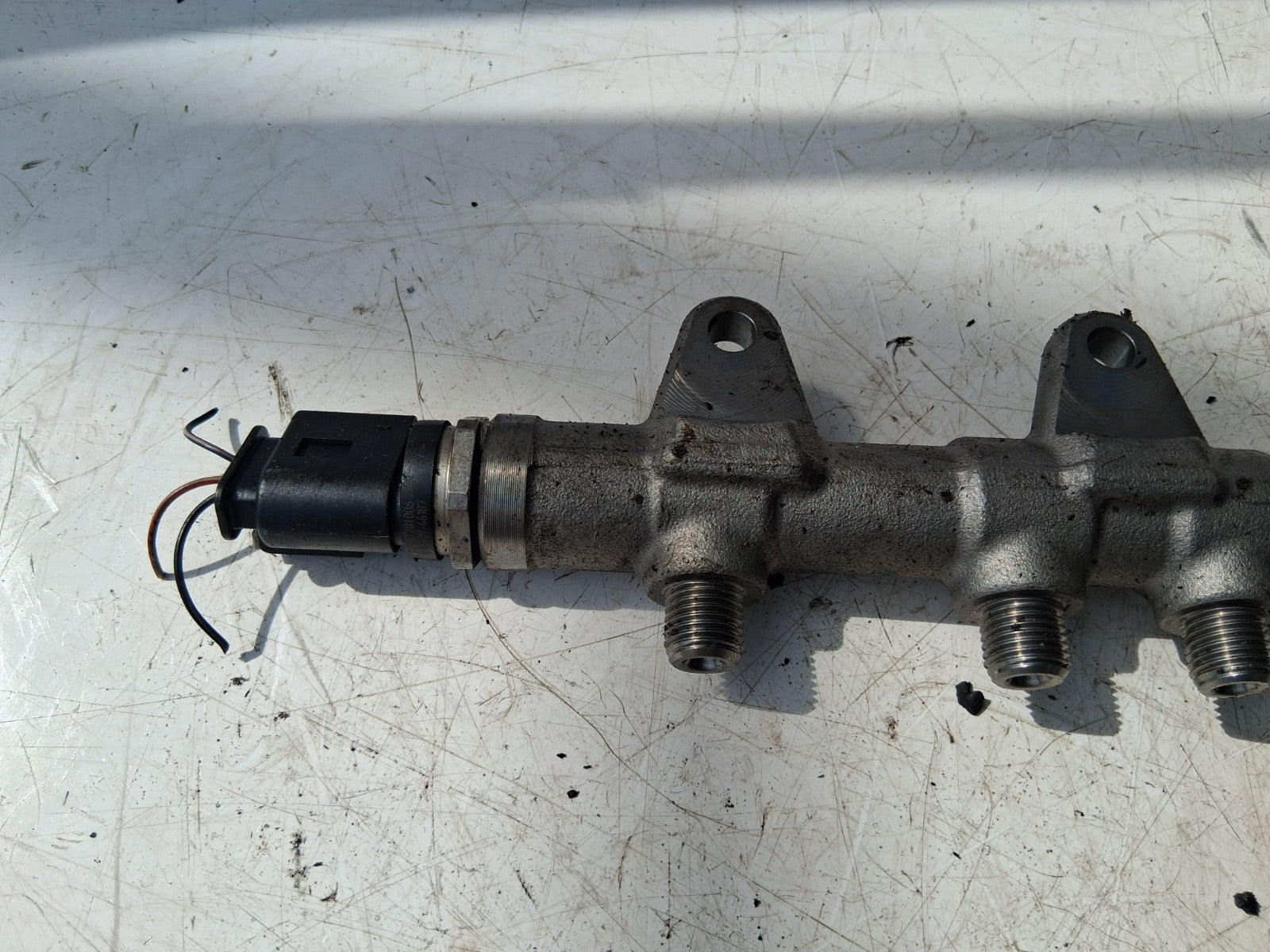2018 BMW X1 F48 2.0 DIESEL INJECTOR FUEL RAIL