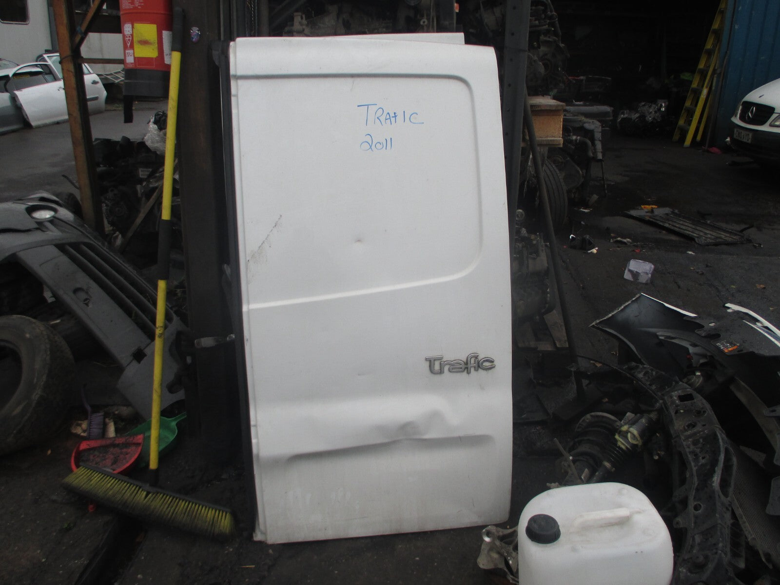 VAUXHALL VIVARO RENAULT TRAFIC MK1 2011 OSR DRIVER SIDE REAR DOOR WHITE