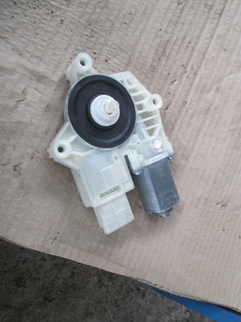 NISSAN QASHQAI MK2 J11 2019 NSF PASSENGER SIDE FRONT DOOR WINDOW MOTOR