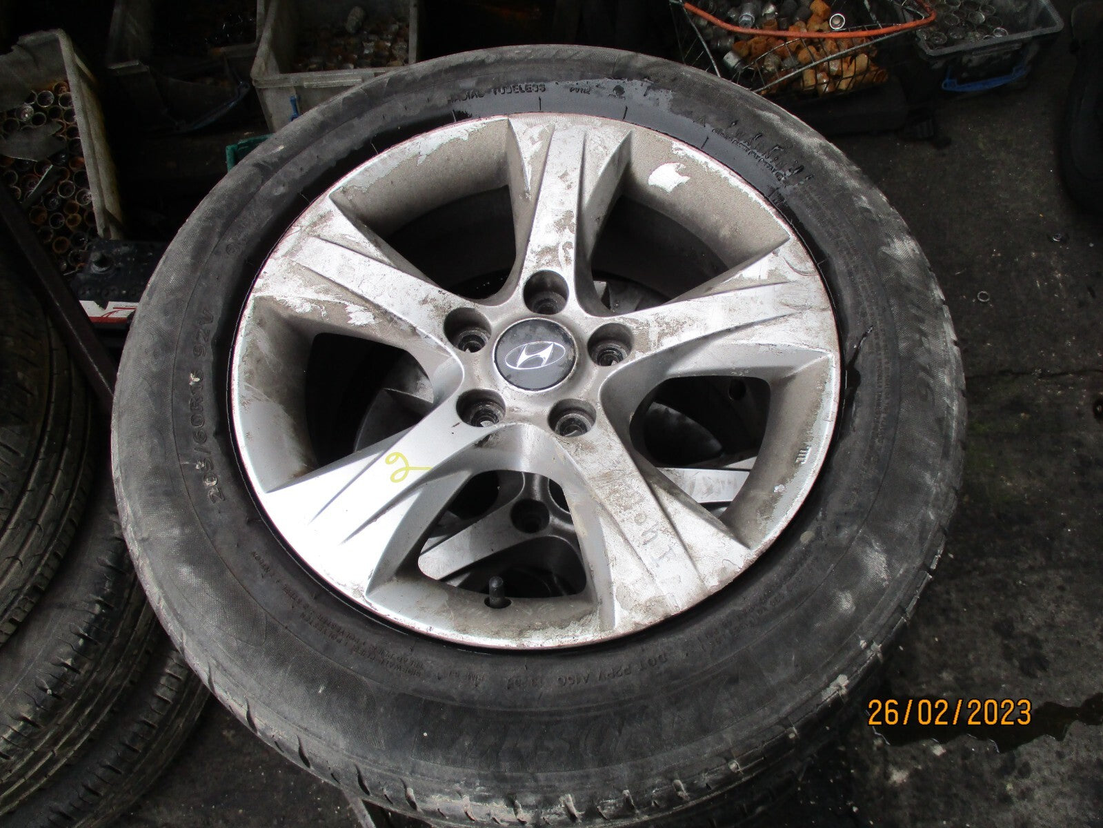 HYUNDAI I40 2012 16 INCH ALLOY WHEEL WITH TYRE 205/60R16 REF 2