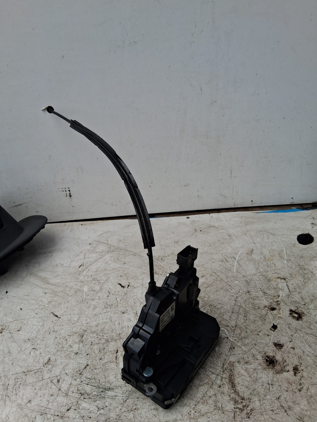 2015 PEUGEOT BOXER  NSF PASSENGER SIDE FRONT DOOR LOCK MECH 1395273080