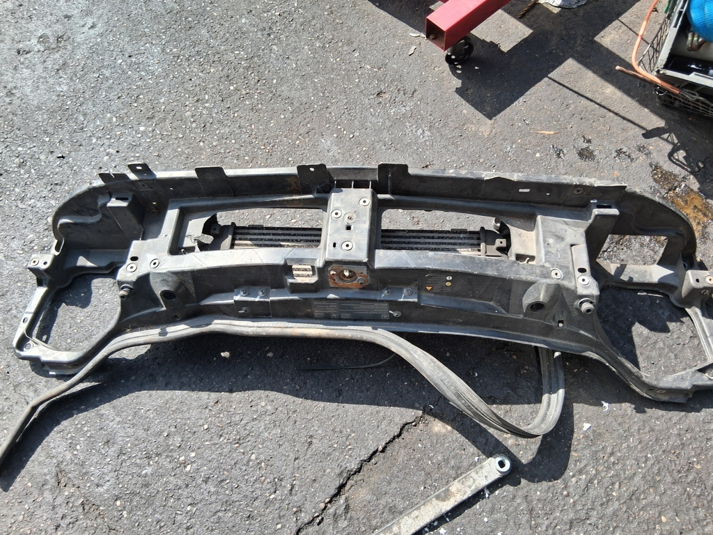 2013 VAUXHALL VIVARO 2.0 DIESEL INTERCOOLER RADIATOR FRONT SLAM PANEL 8200411160