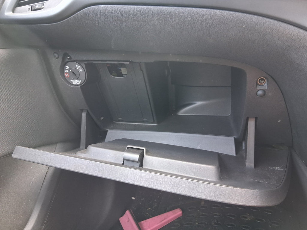 2017 VAUXHALL CORSA E 3 DOOR DASHBOARD GLOVE BOX STORAGE COMPARTMENT