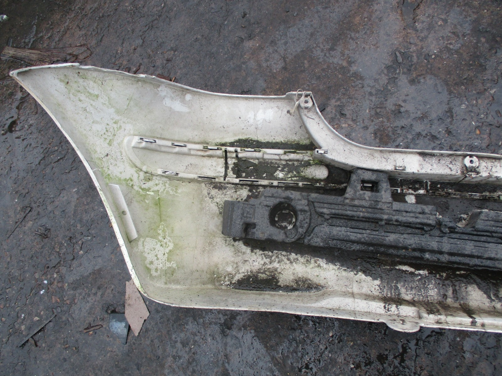 MERCEDES BENZ A CLASS 2002 COMPLETE REAR BACK BUMPER TRIM STRIP WHITE 1688852625