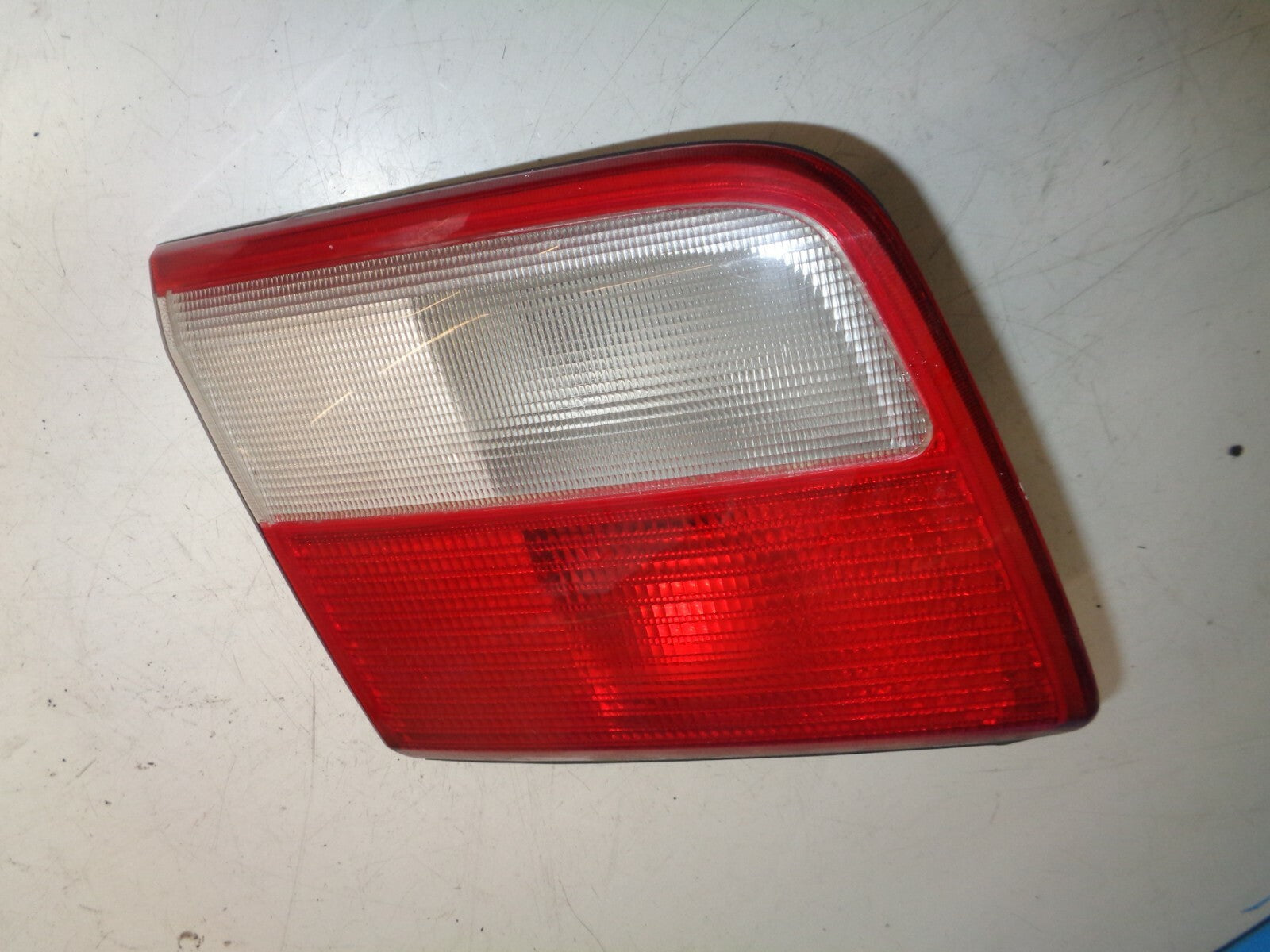 VAUXHALL OMEGA B 2.0 2001 NSR PASSENGER SIDE REAR INNER TAIL LIGHT