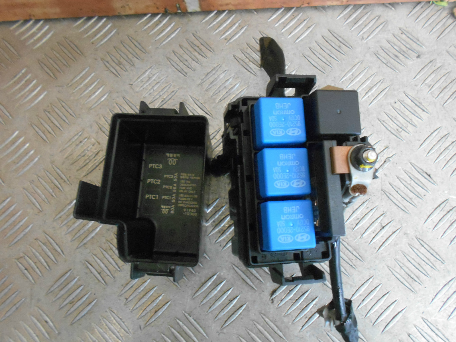 KIA RIO MK3 2014 1.1 CRDI FUSE RELAY BOX 18790-61034 95210-2E000
