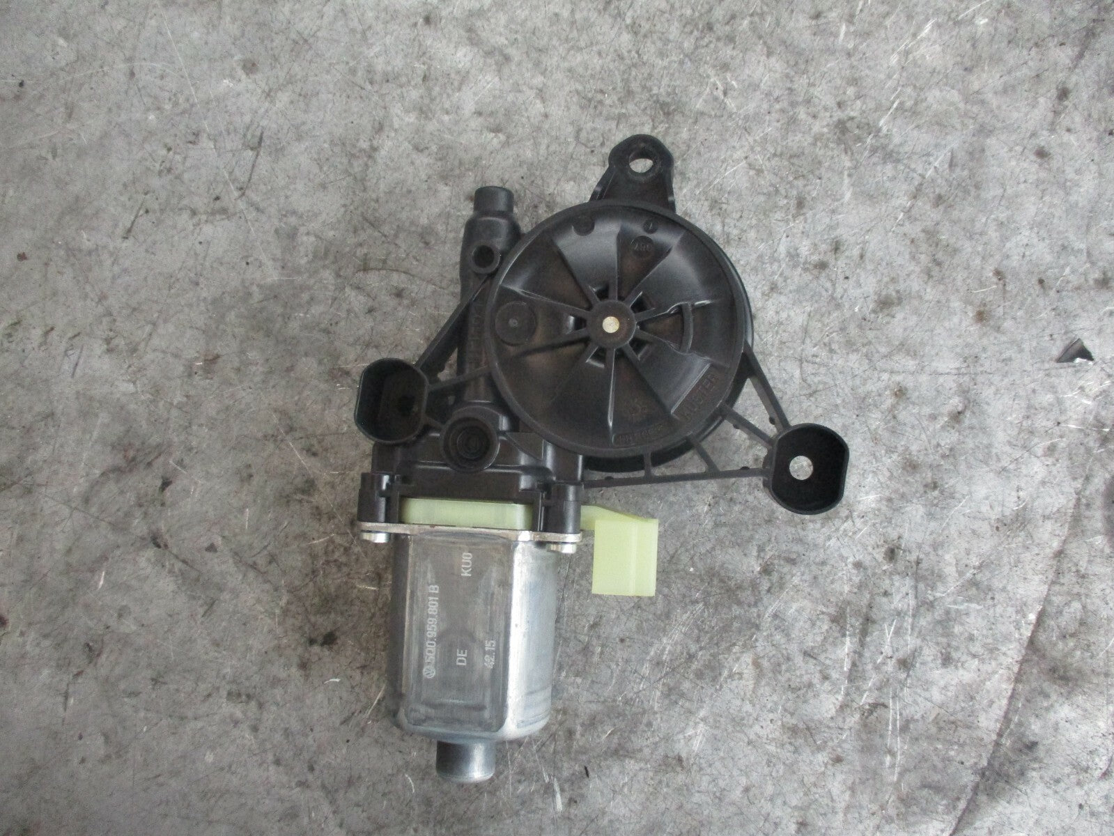 AUDI A3 8V (MK3) NSF PASSENGER SIDE FRONT WINDOW MOTOR 5Q0959801B