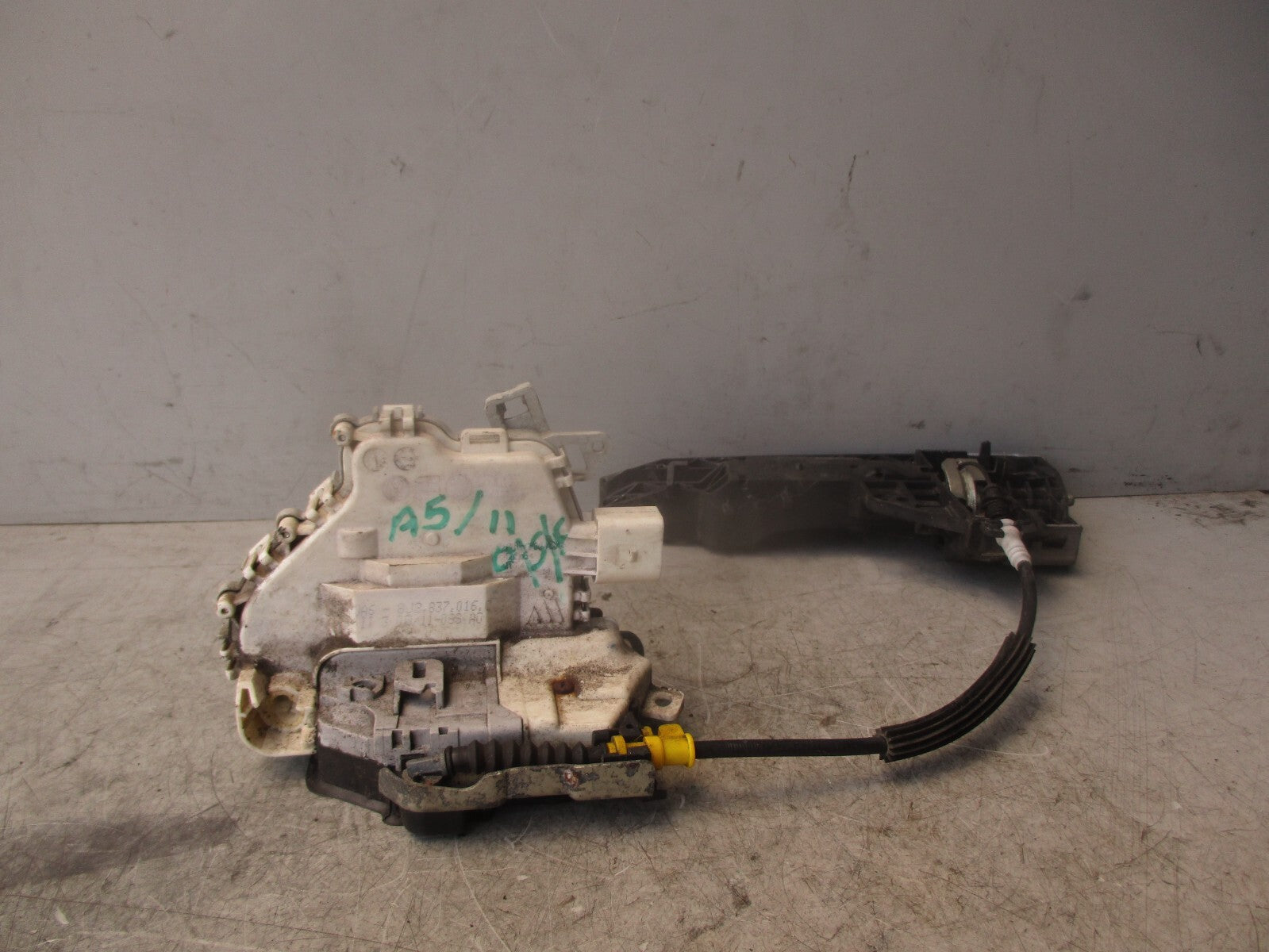 2011 AUDI A5 8T OSF PASSENGER SIDE FRONT RIGHT DOOR LOCK 8J2837016C
