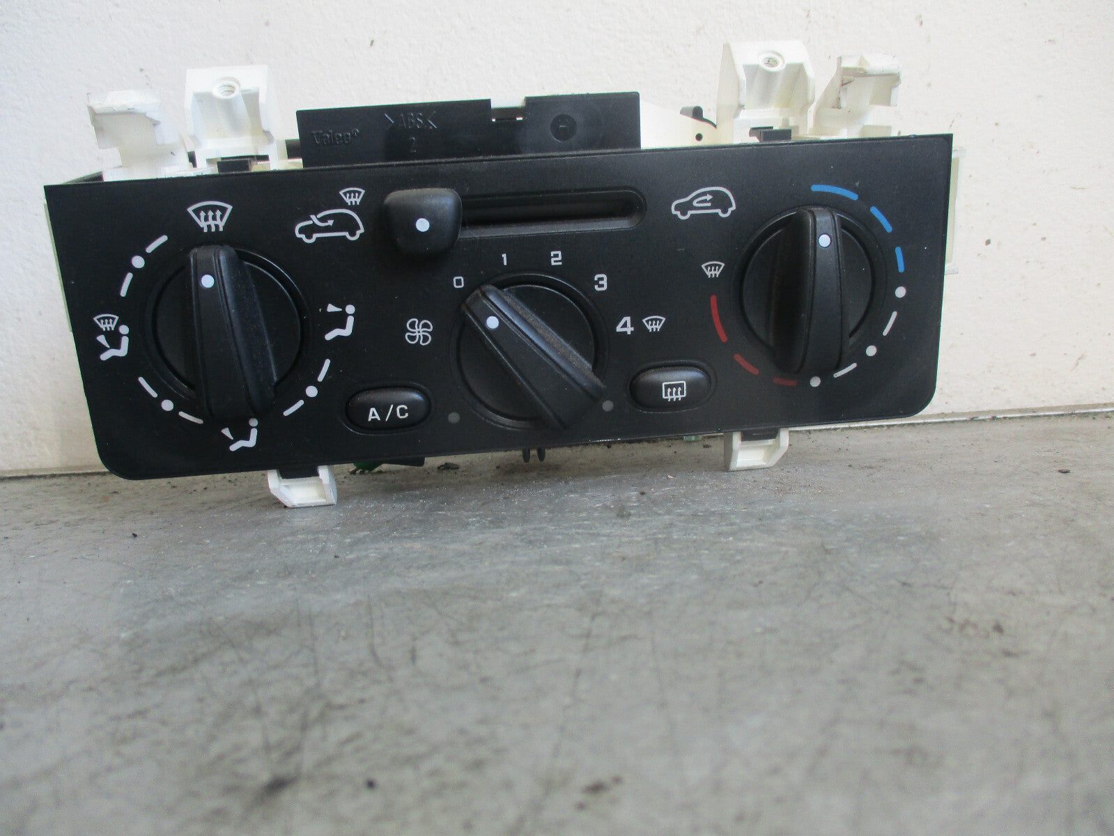 BMW 3 SERIES E90 2007 SILVER O/S DRIVER SIDE DASH BOARD AIR VENT