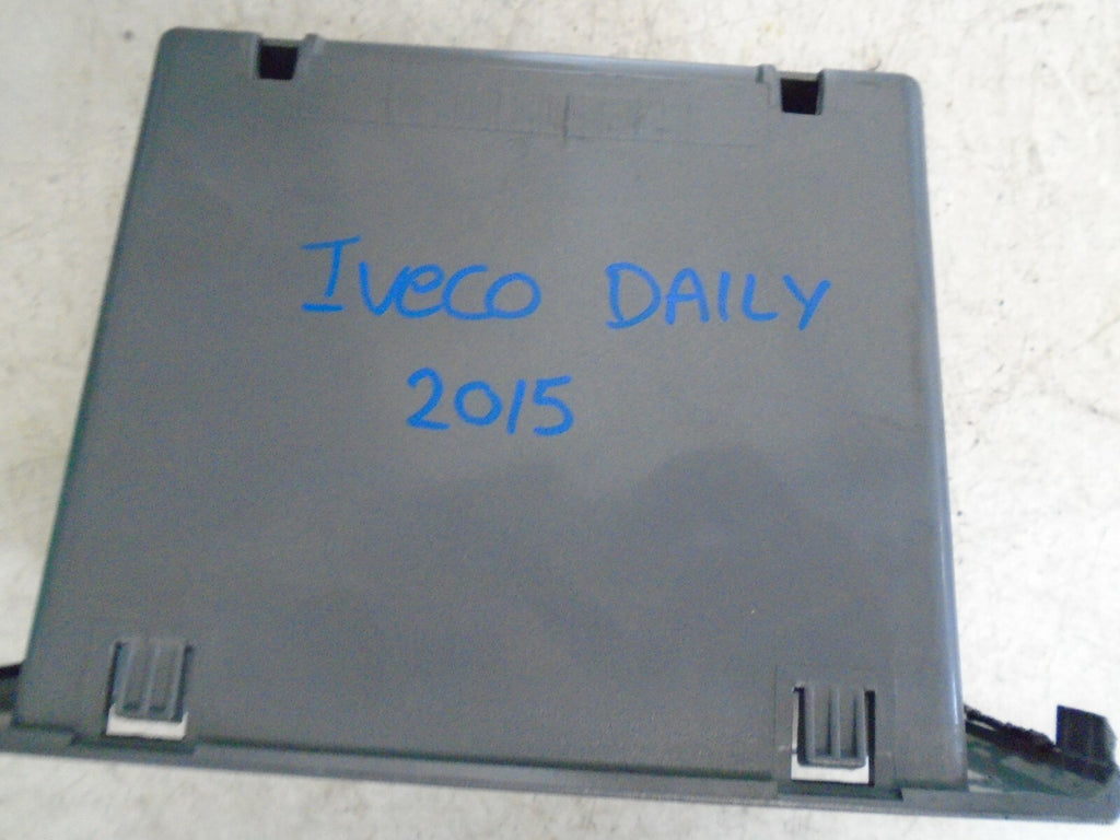 IVECO DAILY VAN 2015 DASH STEREO SURROUND 5801259260