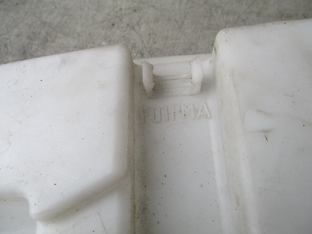 2012 BMW 320D NS PASSENGER SIDE WASHER BOTTLE AND PUMP WASHER TANK 132640-11