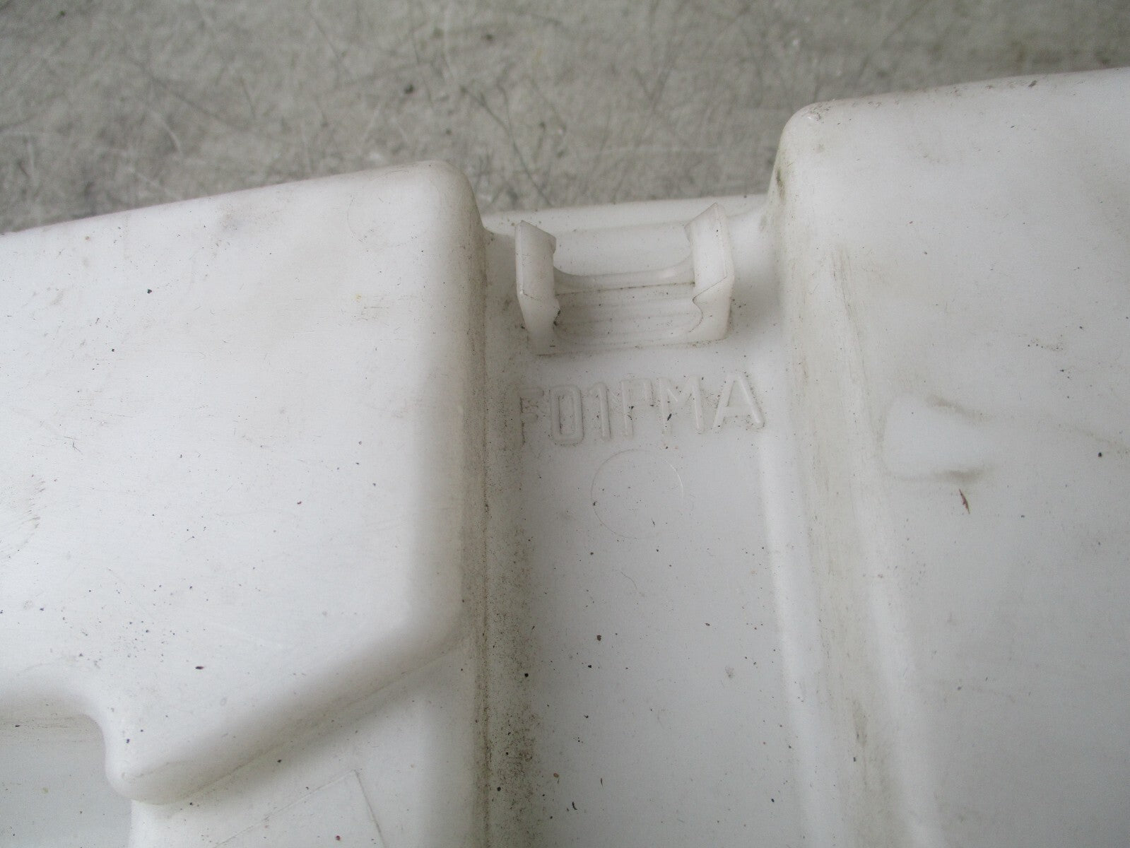2012 BMW 320D NS PASSENGER SIDE WASHER BOTTLE AND PUMP WASHER TANK 132640-11