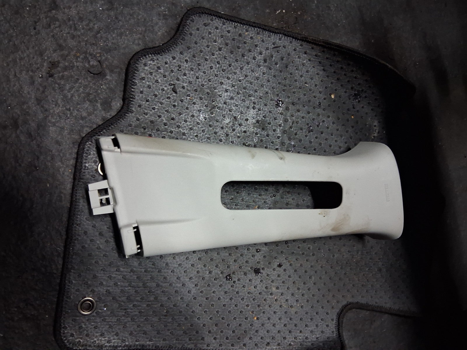 2022 SUZUKI VITARA MK4 OS DRIVER SIDE PILLAR B TRIM COVER 7621154P1