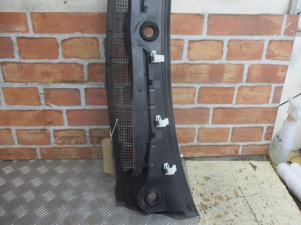 RENAULT MEGANE 2013 MK3 FRONT WINDSCREEN PLASTIC SCUTTLE UNDER PANEL 668110006R