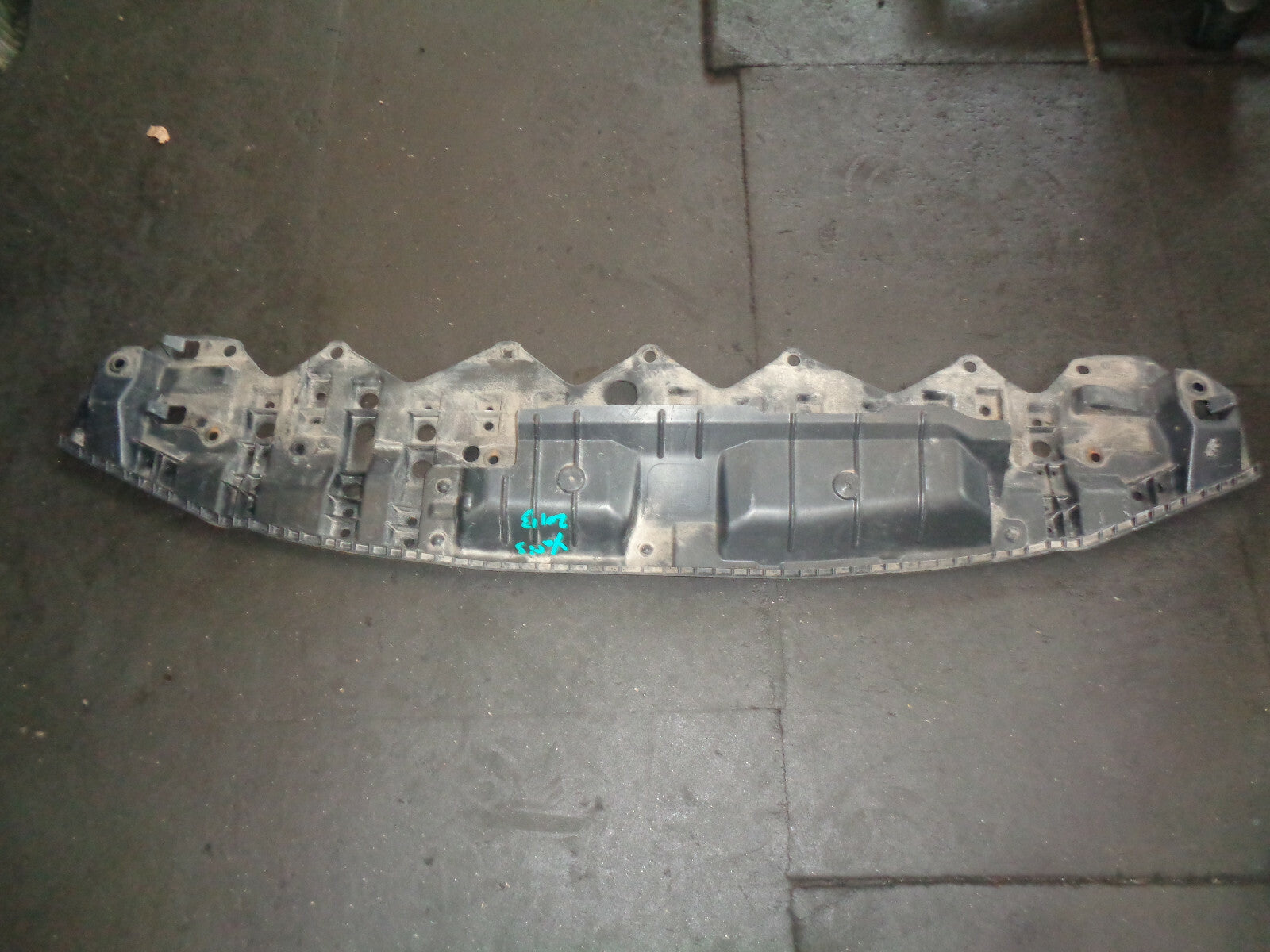 TOYOTA YARIS MK3 2013 FRONT BUMPER UNDER TRAY 52618D030