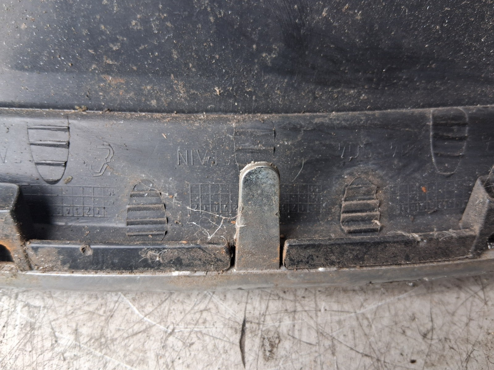 2010 SEAT LEON MK2 FACELIFT FRONT BUMPER GRILLE & BAGDE CHROME GRILLE 1P0853654A