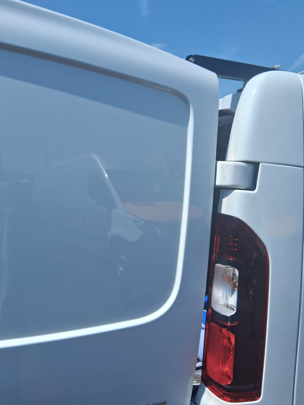 2025 RENAULT TRAFIC X82 MK3 OSR DRIVER SIDE REAR RIGHT COMPLETE DOOR WHITE