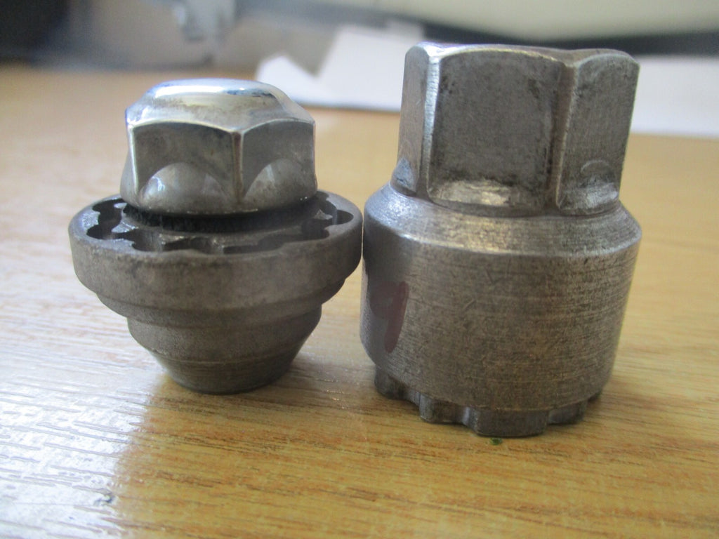 2019 HYUNDAI I20 MK2 WHEEL LOCKING NUT & KEY