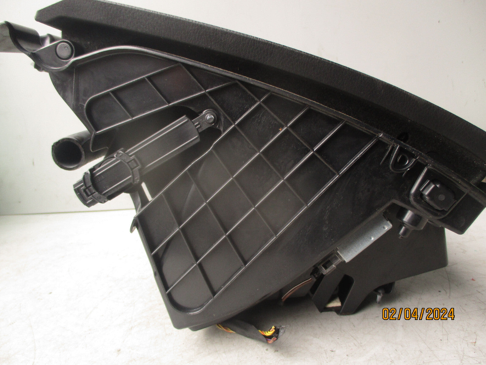 2008 VOLKSWAGEN PASSAT GLOVE BOX STORAGE COMPARTMENT 3C2857114
