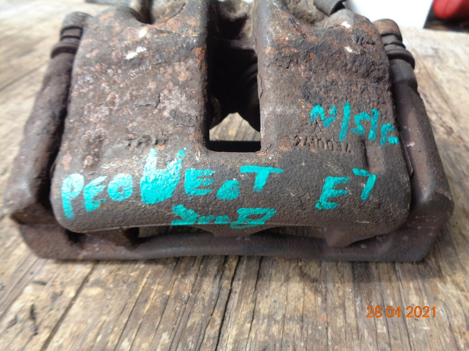 PEUGEOT EXPERT E7 TAXI 2008 2.0 D NSF PASSENGER FRONT BRAKE CALIPER