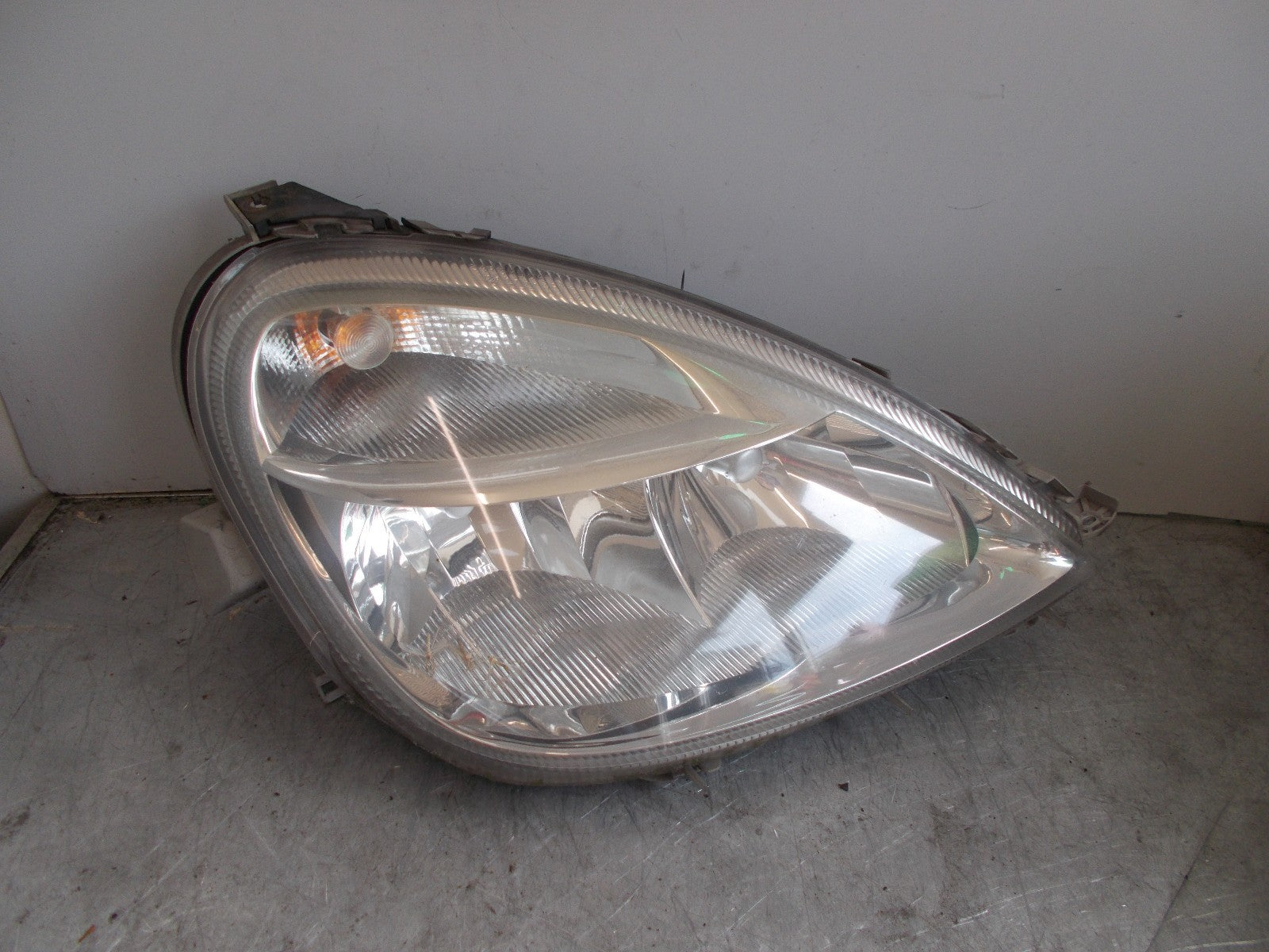 MERCEDES A CLASS OS DRIVER SIDE HEADLIGHT 0301192602