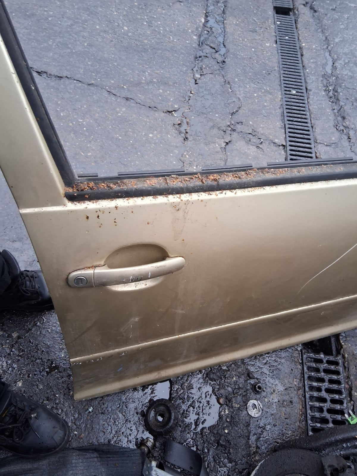 2001 VOLKSWAGEN GOLF MK4 OSF DRIVER SIDE FRONT RIGHT BARE DOOR BEIGE