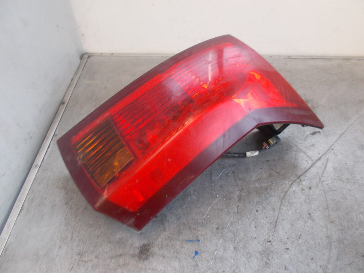 CADILLAC CADDY CTS SALOON 2003-2007 OSR DRIVER SIDE REAR LIGHT 10010606020B