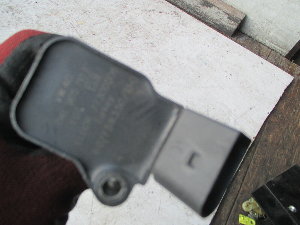 VW VOLKSWAGEN POLO 2017 1.2 PETROL ENGINE IGNITION COIL 04E905110E REF 2