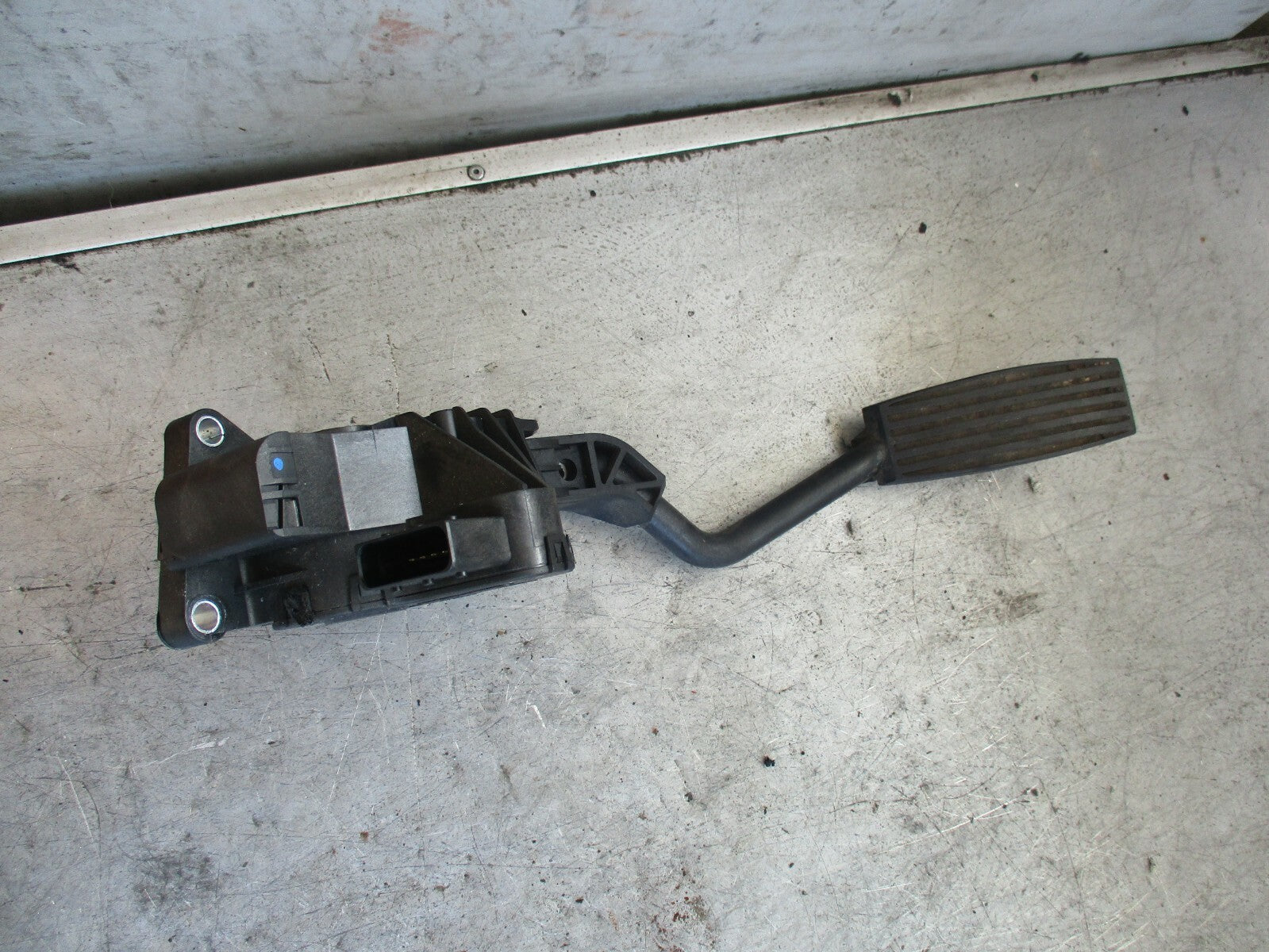 VAUXHALL CORSA D ELECTRIC ACCELERATOR THROTTLE PEDAL 55702021