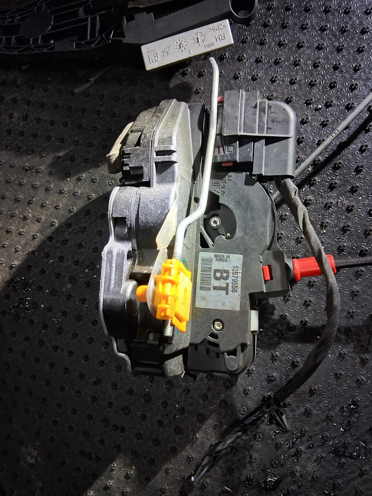2018 VAUXHALL ZAFIRA C OSR DRIVER SIDE REAR RIGHT DOOR LOCK MECHANISM 13579556
