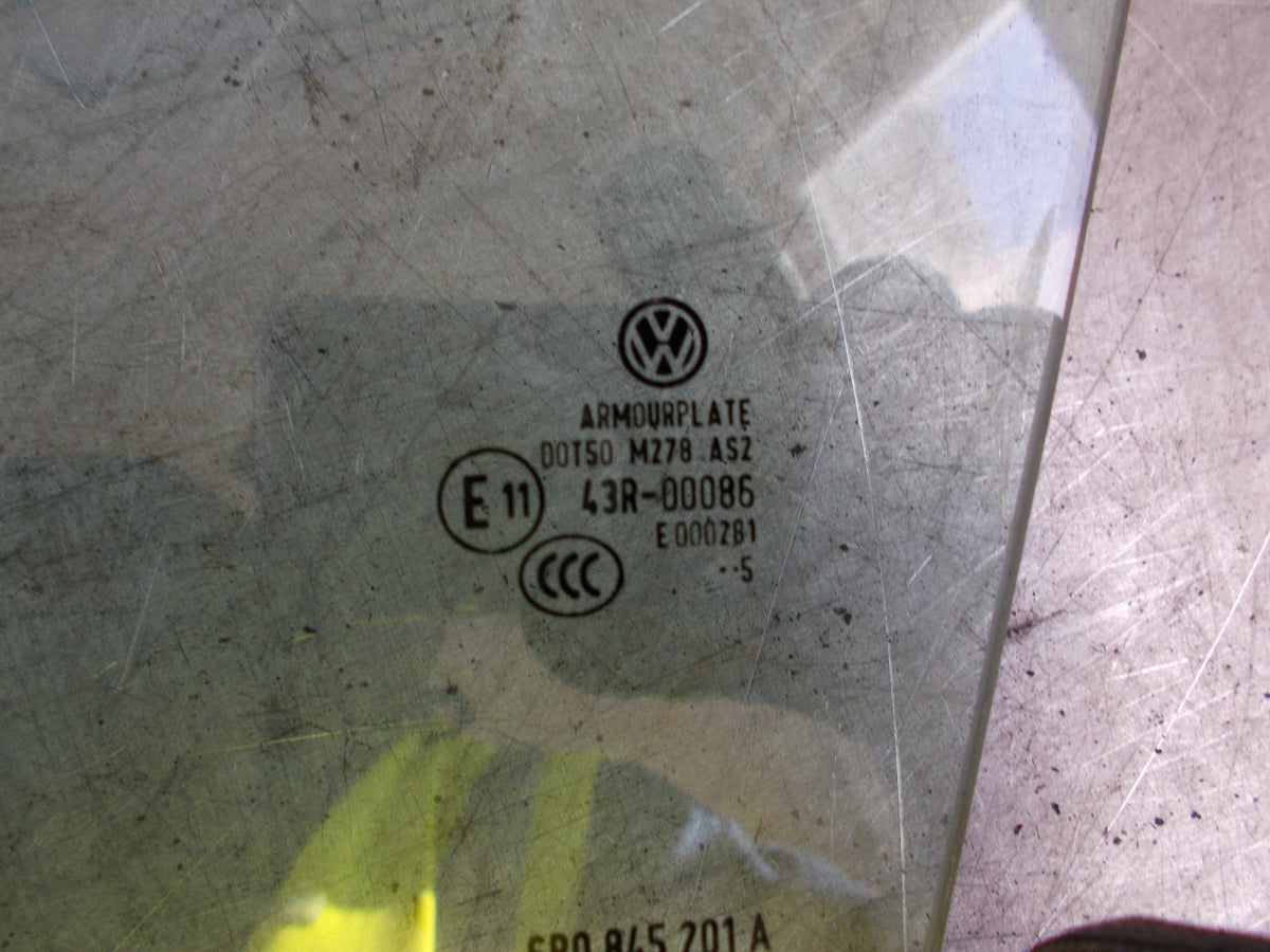 VOLKSWAGEN VW POLO 6R MK5 NSF PASSENGER SIDE FRONT WINDOW GLASS 6R0845201A
