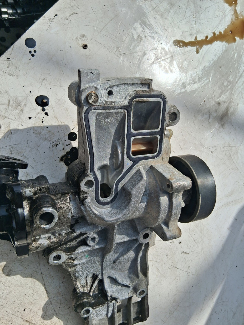 2018 BMW X1 F48 2.0 DIESEL COOLANT WATER PUMP HOUSING 8591719