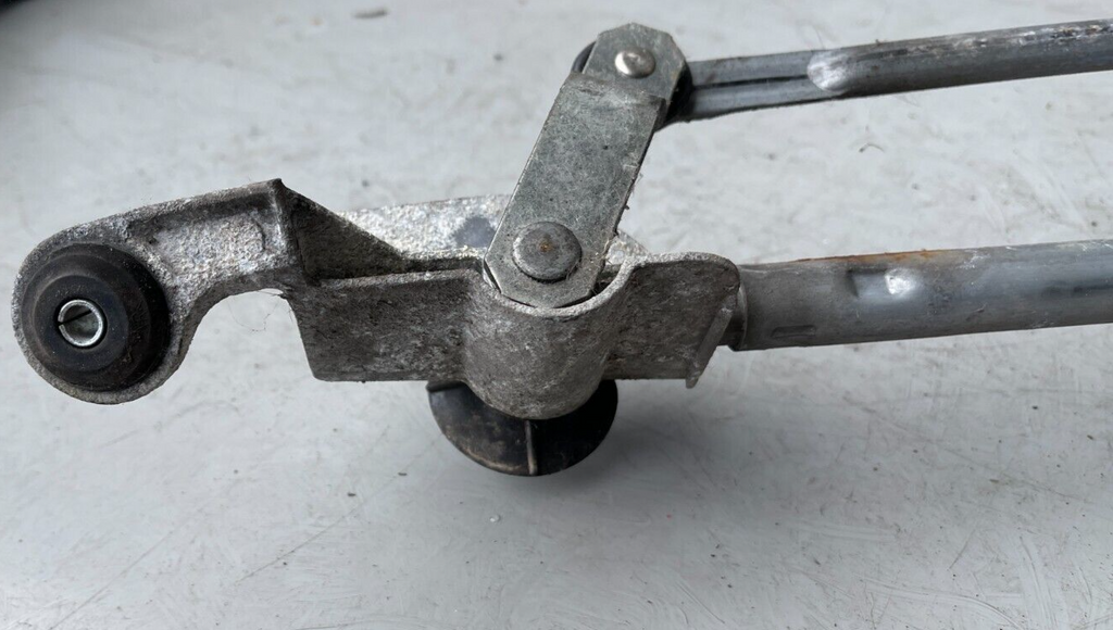 2011 NISSAN NOTE FRONT WINDSCREEN WIPER MOTOR