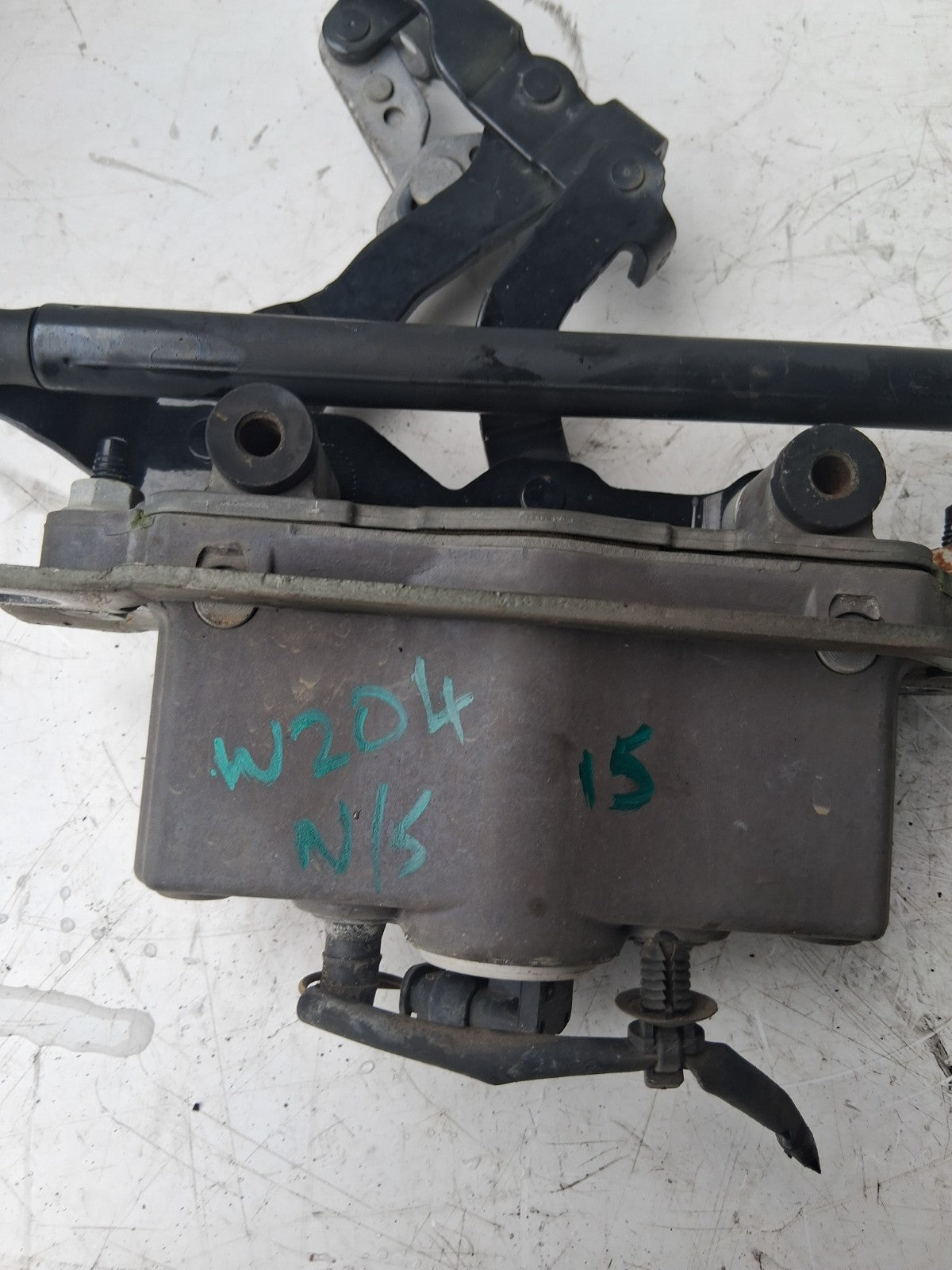 2015 MERCEDES BENZ W204 C CLASS NS PASSENGER SIDE BONNET ACTUATOR A2129066201
